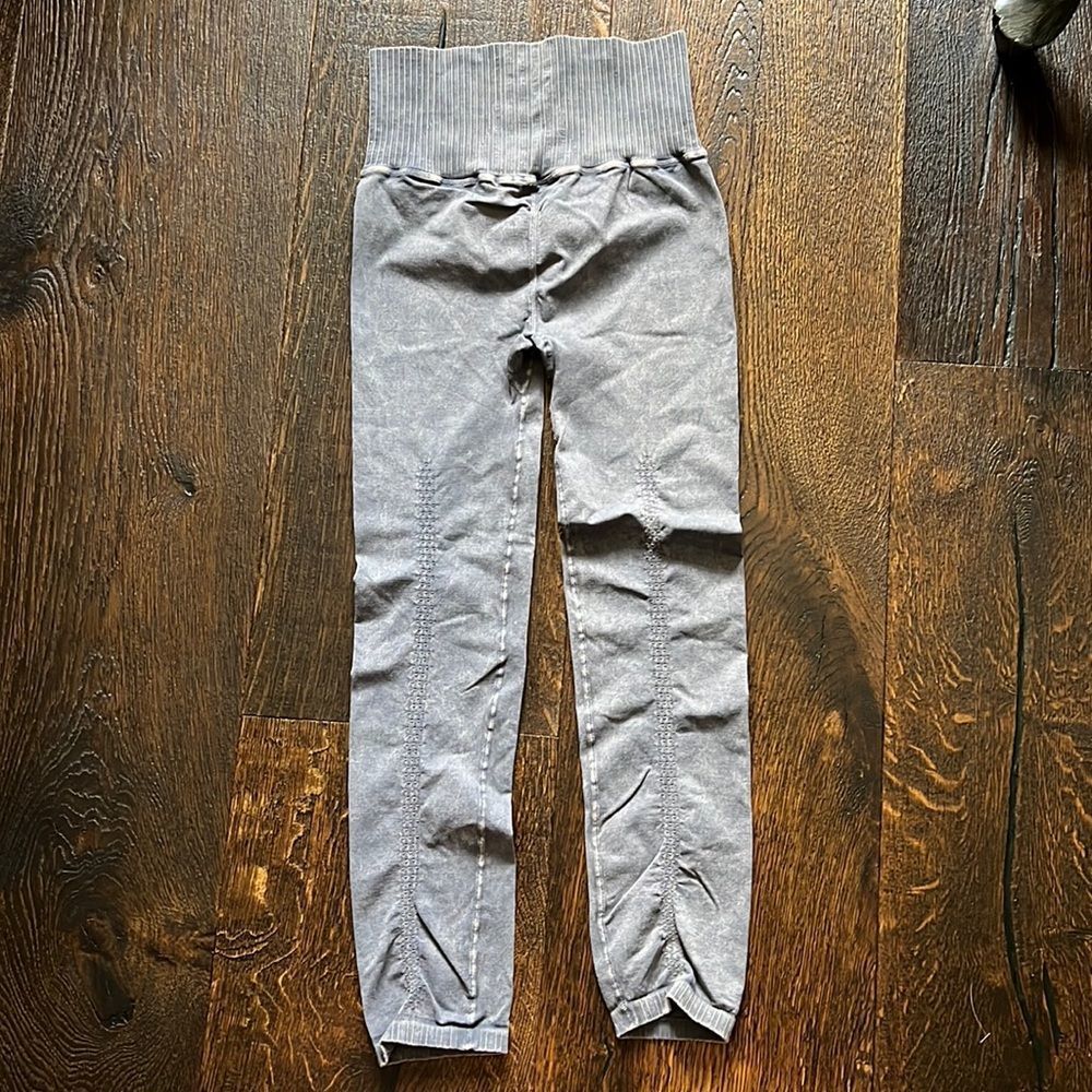 Free People High-Rise 7/8 Length Good Karma Leggings -  Washed Grey - M/L - Picture 8 of 11